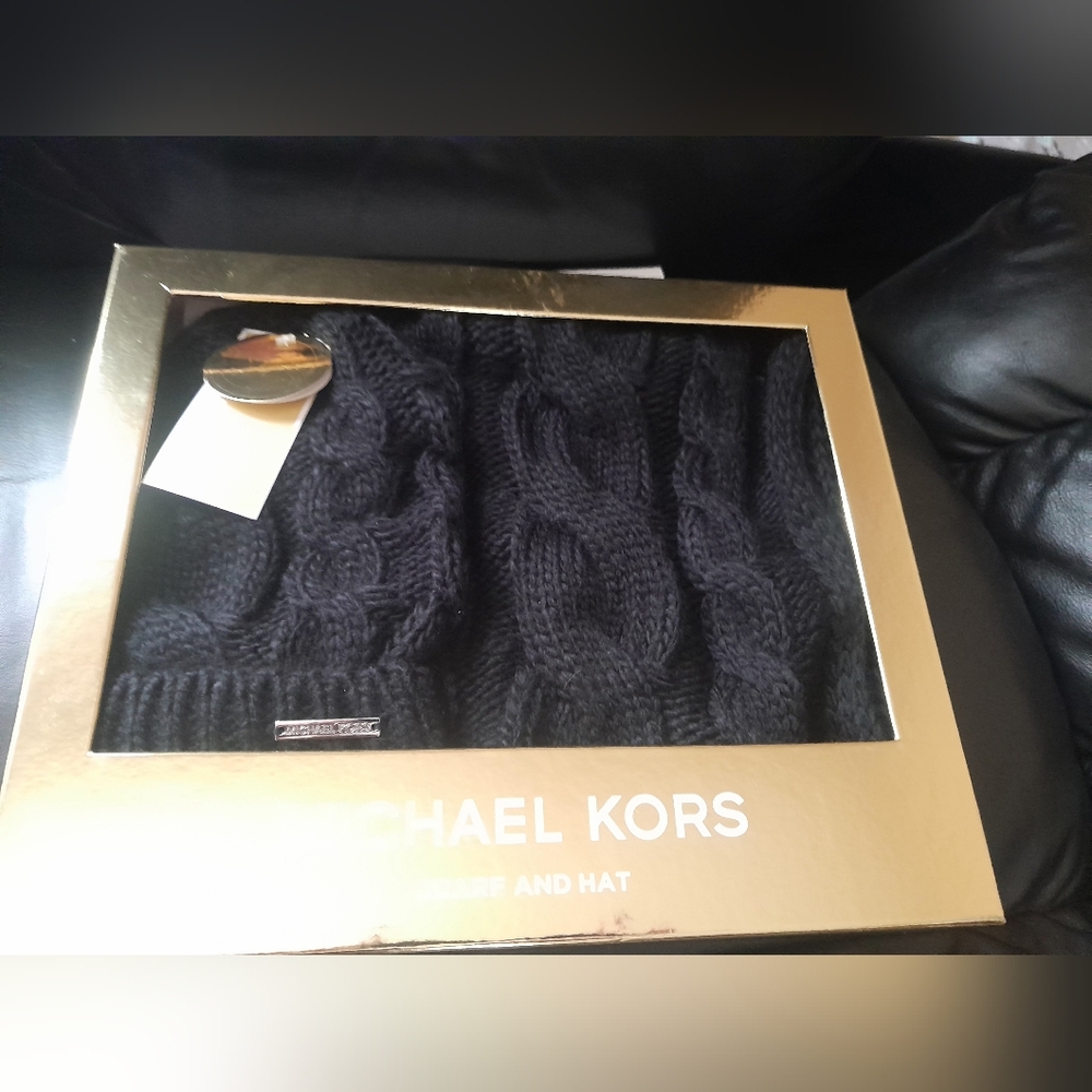 Michael Kors Black Cable Knit Scaft and Hat Set NWT